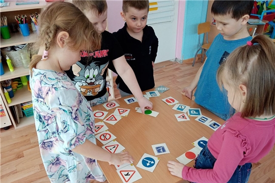 Знатоки дорожных знаков