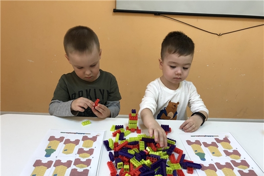 Занятия в кружке "Лего-дупло"