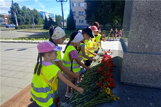 Воспитанники ДОУ 114 посетили памятник А.Г. Николаеву