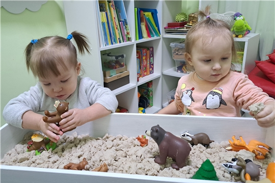 Продолжаются занятия в кружке "Умный песок"