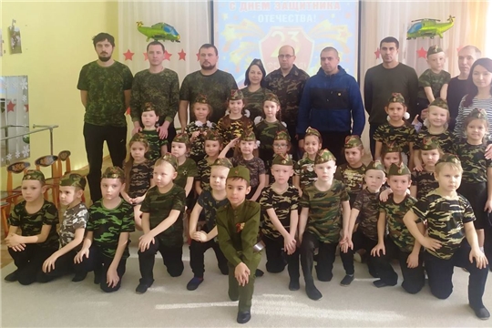 Дошколята подготовительных к школе групп поздравили пап с Днем защитника Отечества