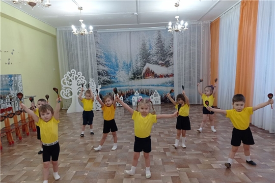 Продолжаются занятия в танцевальном кружке "Топотушки"
