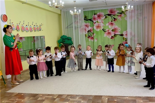Весенний праздник у малышей