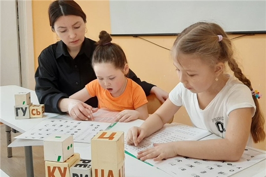 Продолжается обучение чтению детей по методике Зайцева