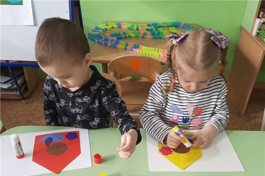 Занятия в кружке "Бумажная фантазия"