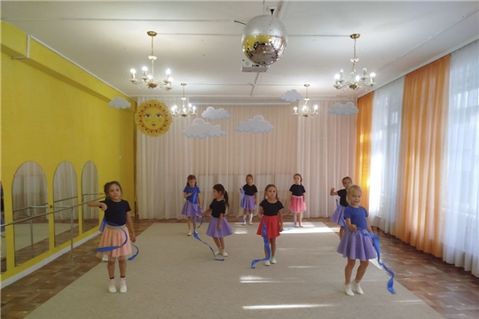 Начались занятия в танцевальном кружке "Топотушки"