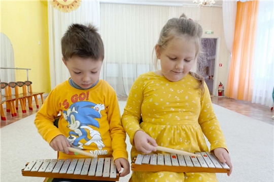 Игра на металлофоне