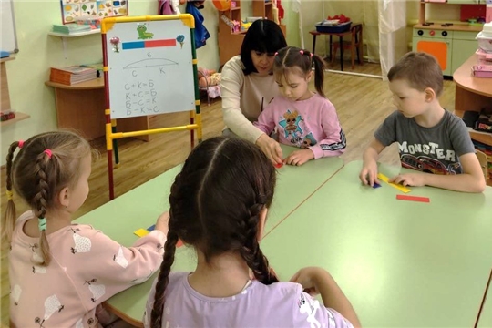 Продолжаются занятия в математическом кружке "Раз ступенька - два ступенька"
