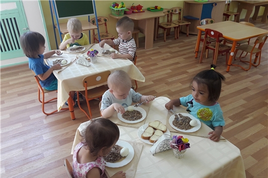 Гречневую кашу очень я люблю, потому что от нее я быстрей  расту!