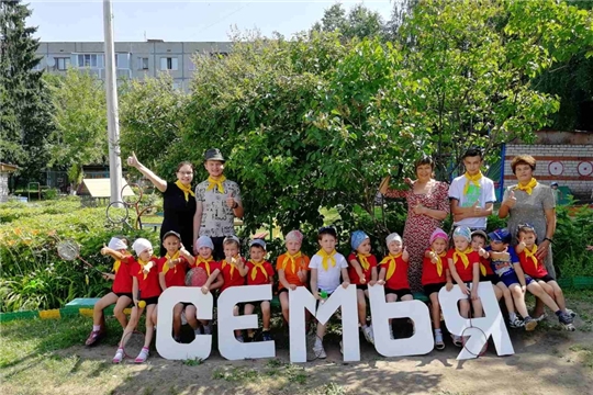 "Звездочки" поздравляют родных.