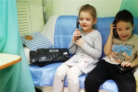Зачем малышу телефон?