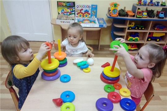 Развивающие игры с пирамидкой