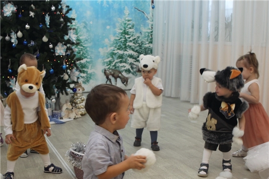 Новогодний праздник в группе "Колокольчики"