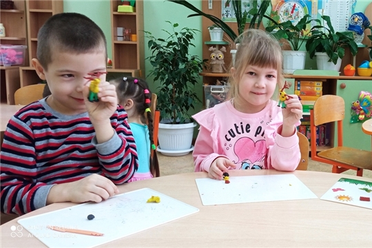 Северные олени из пластилина