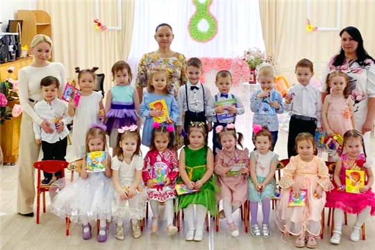 Поздравляем мам и бабушек с праздником!