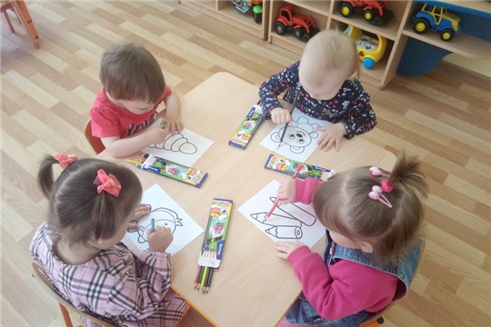 День цветных карандашей