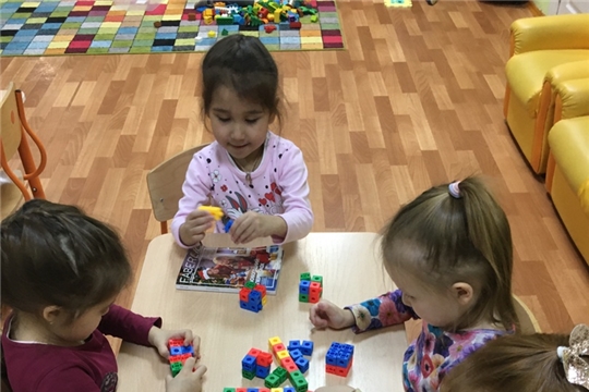 Раз кирпичик,два кирпичик...