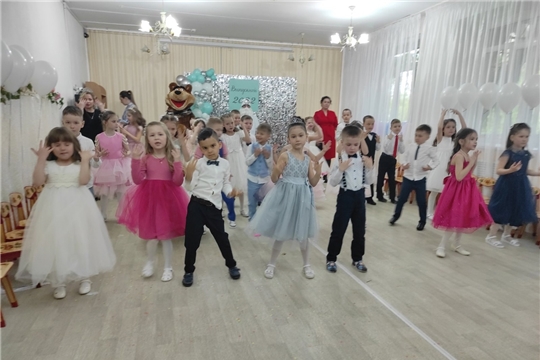 Землянички прощаются с детским садом!
