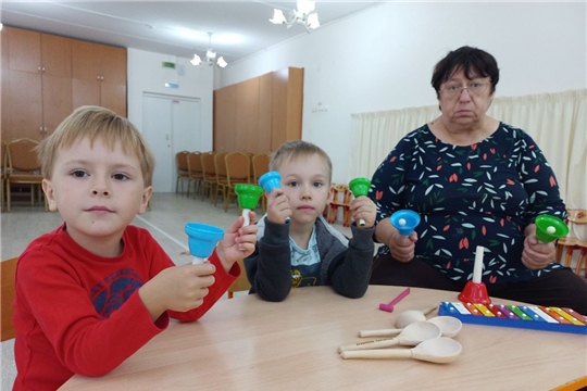Кружок по обучению детей игре на музыкальных инструментах "Весёлый оркестр".