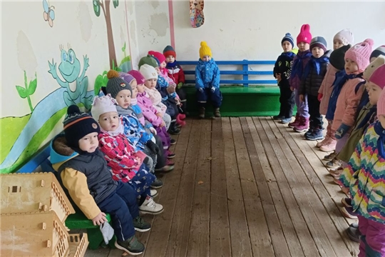 Юные тимуровцы группы "Звёздочки"