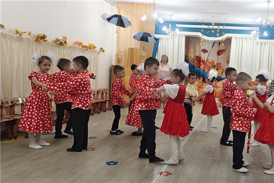 Осенний праздник в подготовительной к школе группе «Смородинки»