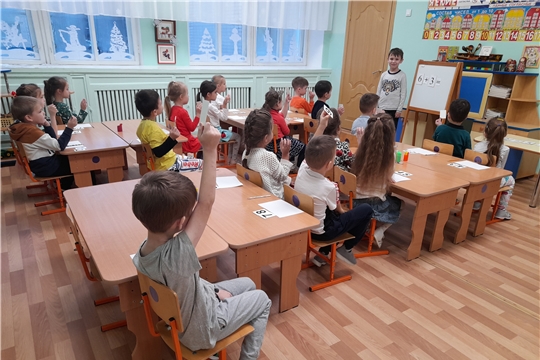 Любимая сюжетно-ролевая игра «Школа» «Смородинок».