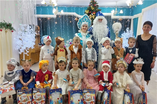 Новогодний утренник в младшей группе №11 "Малинки"