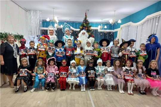 Сказочный новогодний утренник в группе №10 "Смородинки".