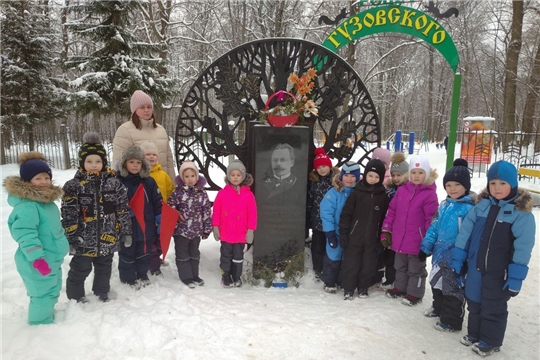 По родному краю с рюкзаком шагаю.