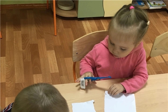Ножницы привлекают малышей...
