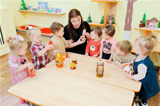 Знакомство с матрёшкой в группе раннего возраста "Колокольчики"