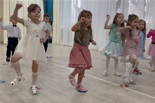 Танцевальный кружок "МИ-МИ-МИШКИ"