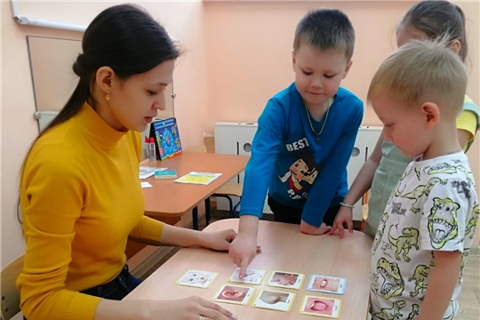 В рамках реализации дополнительных платных образовательных услуг воспитанники детского сада продолжают  изучать английский язык.
