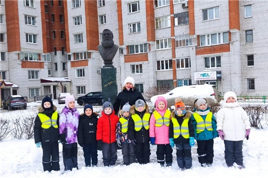 В рамках Республиканского проекта "По родному краю с рюкзаком шагаю" воспитанники совершили экскурсию к бюсту Ивана Яковлевича Яковлева.