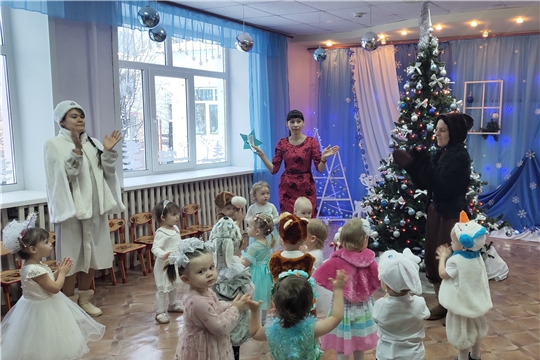 Новый год стучится в двери!