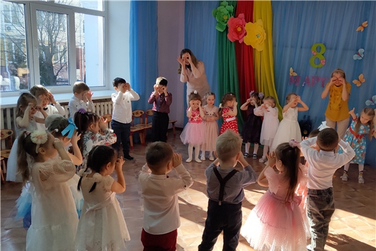 "Поздравляем наших мам!"