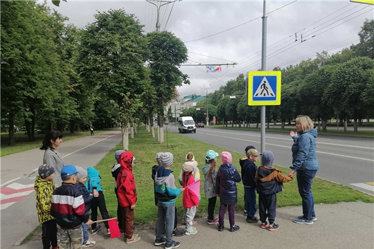 Дошколята изучают правила дорожного движения!