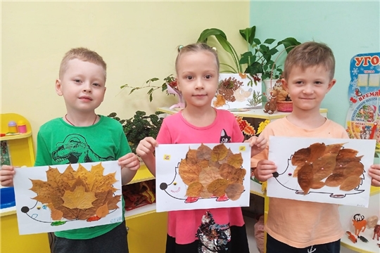 Ежик из осенних листьев