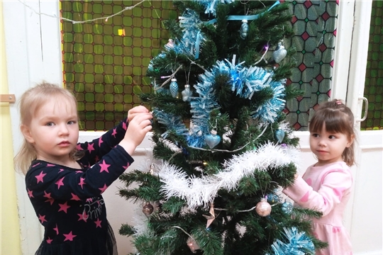 Украшаем новогоднюю елочку