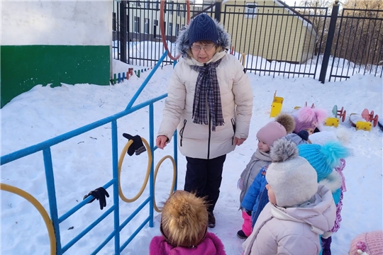 Зимние опасности для любопытного язычка
