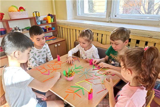 Играем и учимся со счетными палочками