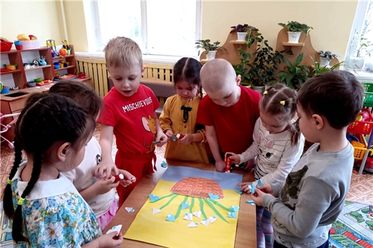 А у нас распустились подснежники