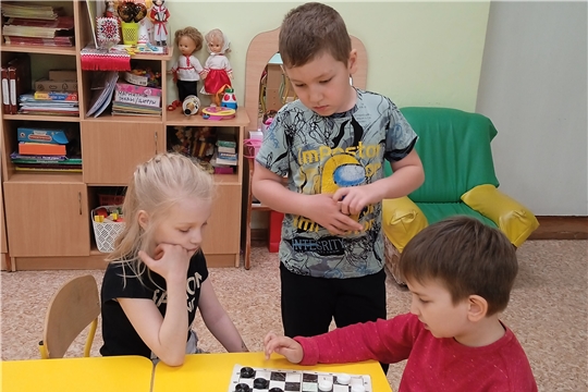 Мы играем в шашки