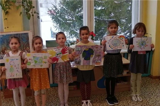 Выставка рисунков «Мир на планете земля».