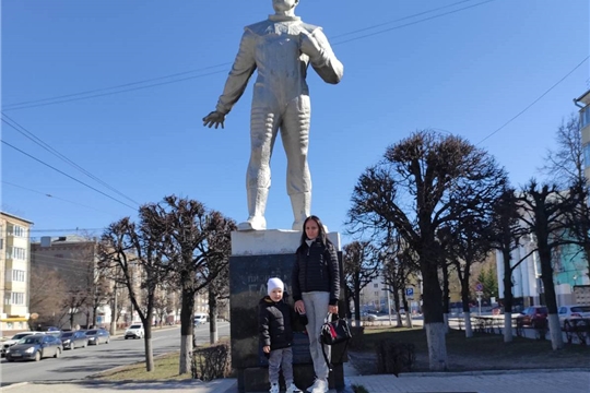 Экскурсии к памятникам Ю. А. Гагарина, А.Г. Николаева.