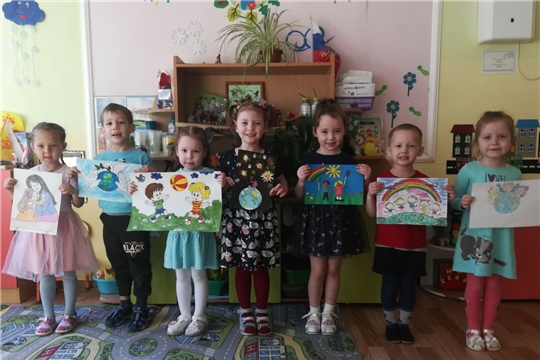 Выставка рисунков «Мир на планете земля».