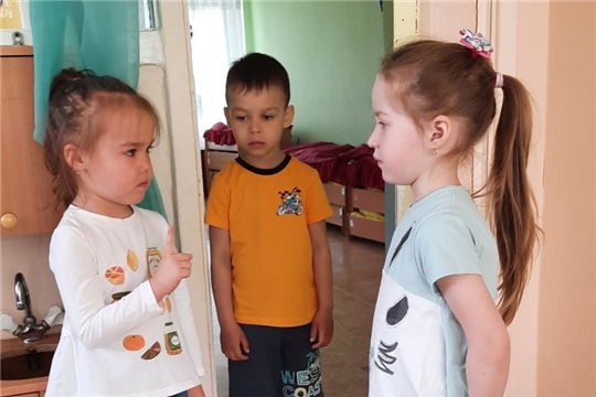 Правила безопасного поведения около двери