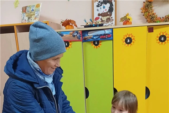 Акция "Поздравь дедушку и бабушку"