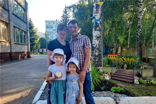 Воспитанники группы "Умники и умницы" приняли участие в акции "Я дарю тебе ромашку"