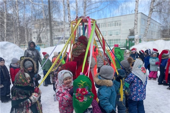 Ой, Маслёна-красота, открывай ворота!